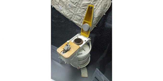 Mir yörünge istasyonundaki tuvaletlerden biri