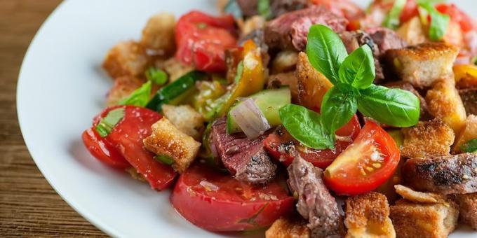 sığır, kruton, kiraz domates ve fesleğen ile Salata tarifi
