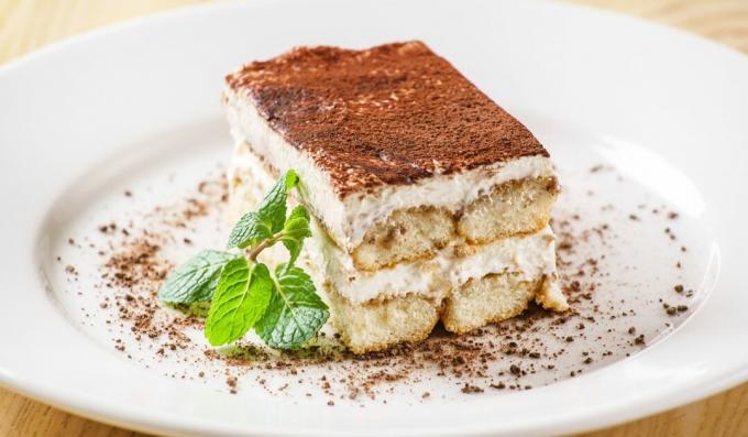 Mascarpone ve savoyardi kurabiyeleri ile tiramisu