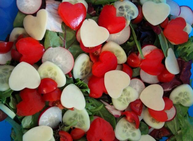 Sevgililer Günü için Hediyeler: sebze salatası