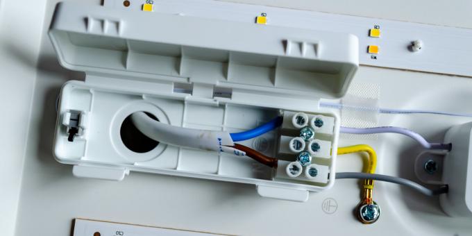 Yeelight Akıllı Kare LED Tavan Işık: Bir elektrik kablosunun sabit ucu
