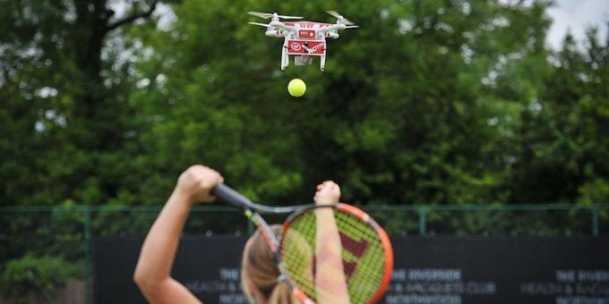 Drone tenisçiler yardımcı olur