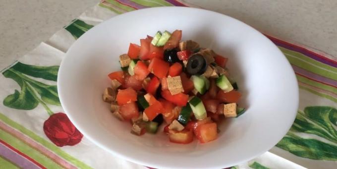 tofu ile Yalın Yunan salatası