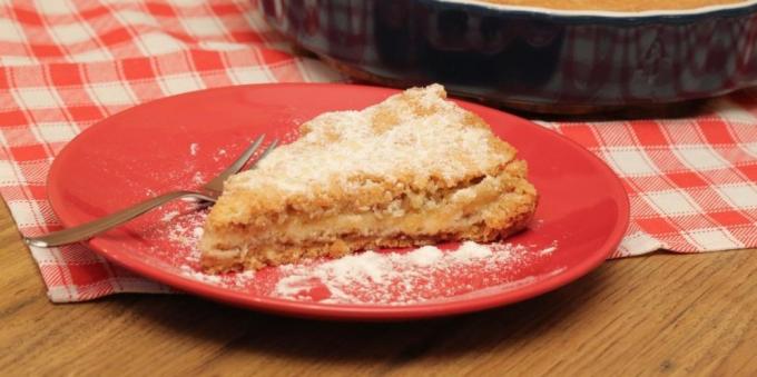 armut ile Pastalar: rendelenmiş elma ve armut ile basit kek