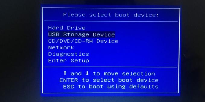 BIOS'u bir USB flash sürücüden önyükleme yapacak şekilde yapılandırmak için USB Depolama Aygıtı öğesini seçin
