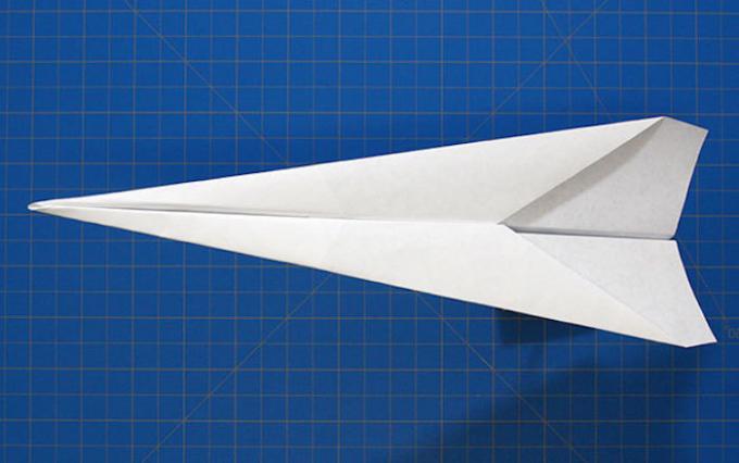 kağıttan yapılmış bir uçak nasıl yapılır