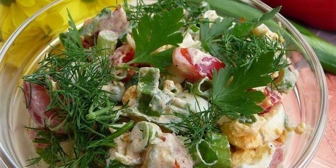 biber, yumurta ve yeşil soğan salatası