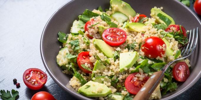 Kinoa ve avokado salatası