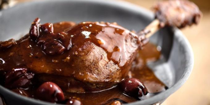 fırın Tarifler Duck: kırmızı şarapta ördek bacakları pişirmek için nasıl