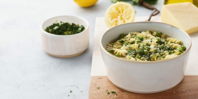 Pesto ve ıspanaklı sebzeli çorba