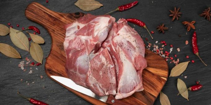 Kuzu eti ne kadar pişirilir: taze et