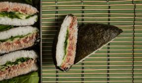 Ton balıklı ve ıspanaklı onigirazu suşi sandviçi