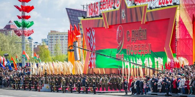 Minsk'te Zaferin 75. yıldönümü şerefine geçit töreni