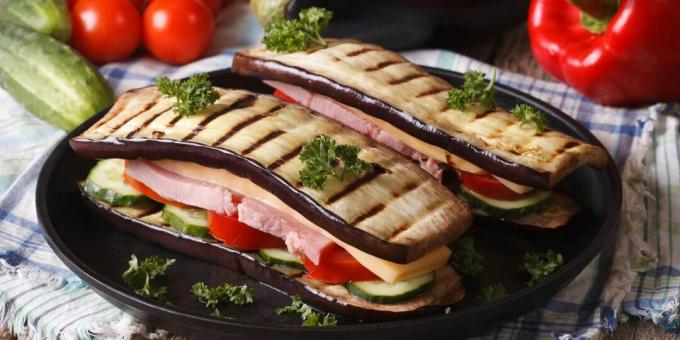 Jambon ve peynirli patlıcanlı sandviçler