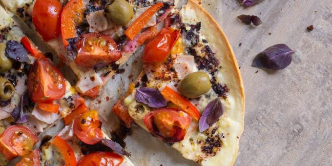 tortilla: pizza bitmiş çanak