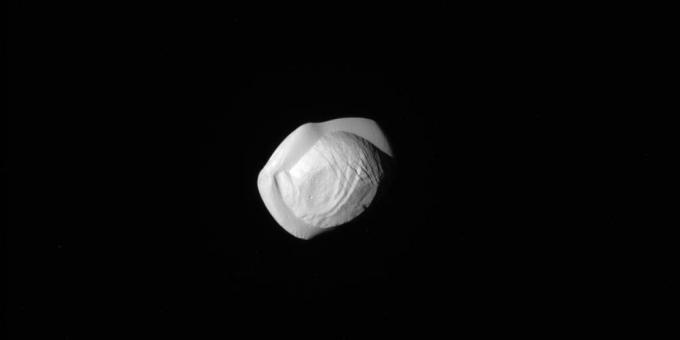 Fotoğraf alanı: Satürn'ün yörüngesine üzerinde günberi