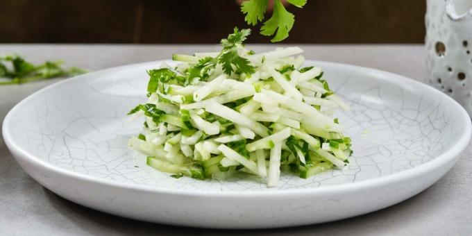 Salatalıklı yeşil turp salatası