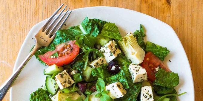 eğitim sırasında beslenme: tofu ile sebze salatası