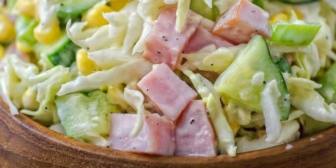 Jambon, lahana ve mısır salatası