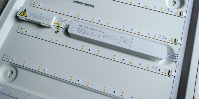 Yeelight Akıllı Kare LED Tavan Işık: Metal taban