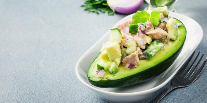 Avokado ve ton balıklı salata