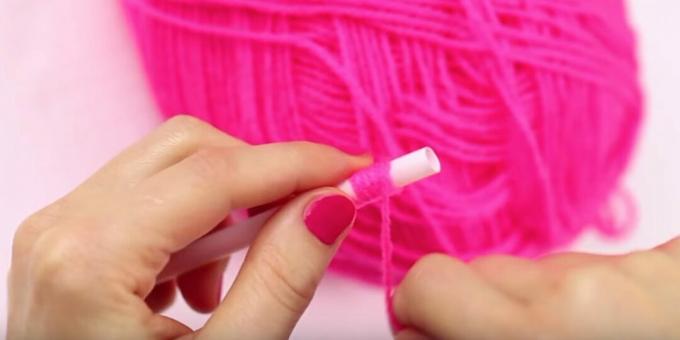 DIY ponpon: iplikleri sarmaya başlayın