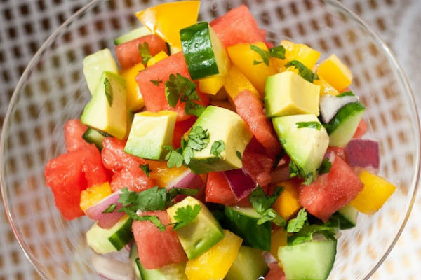 Salatalık ve karpuz yaz salatası