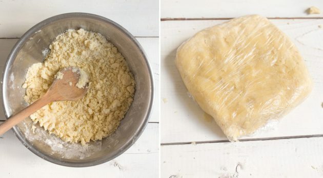 Çilek ve meyveli kurabiye bisküvisi: Hamuru folyo ile sarın ve bir saat buzdolabında saklayın