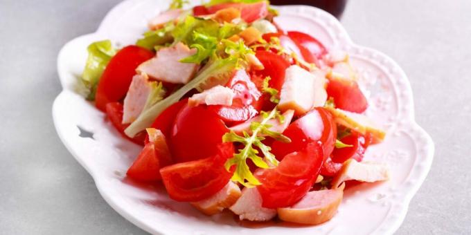 Füme tavuk ve domatesli salata