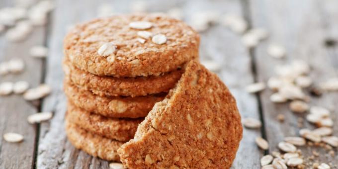 Tarçınlı yulaf ezmeli kurabiye: basit bir tarif