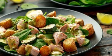 Kabak, taze patates ve balık ile sıcak salata