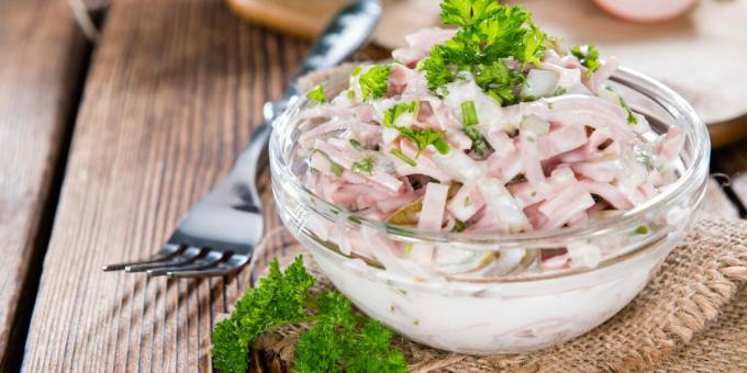 Jambon, salatalık ve elma salatası