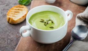 Yeşil bezelye ve avokado ile kremalı çorba