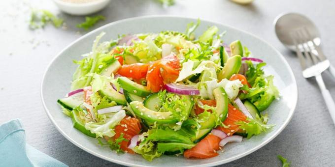 Kırmızı balık ve avokado salatası
