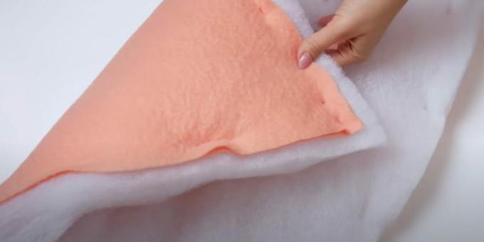 Kendin yap kedi yatağı nasıl dikilir: Üst kısım için dolgu polyesterini kesin