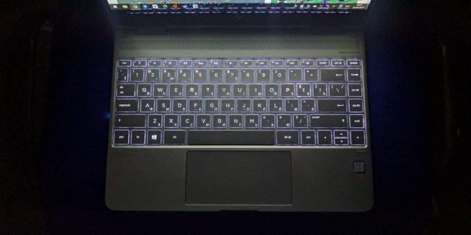 HP Spectre X360: arkadan aydınlatmalı klavye