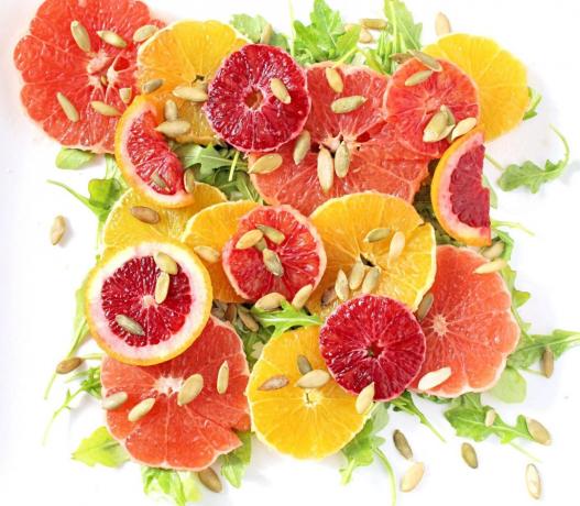 portakal, roka ve kabak çekirdeği Vitamin salatası