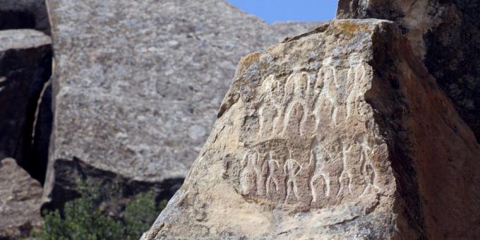 Azerbaycan'daki Tatiller: Petroglyphs