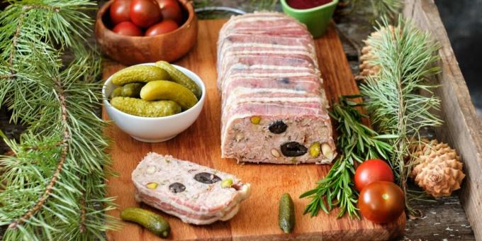 zeytin ve antep fıstığı ile tavuk terrine