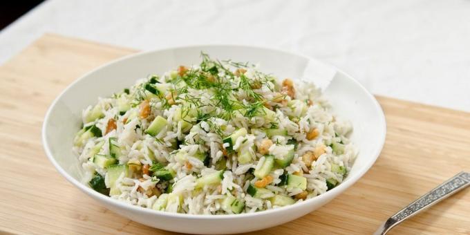 pirinç, salatalık, ceviz ve nane salata