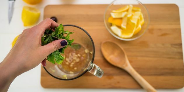 Kirazlı limonata nasıl yapılır: Avuçlarınızdaki nane yapraklarını unutmayın