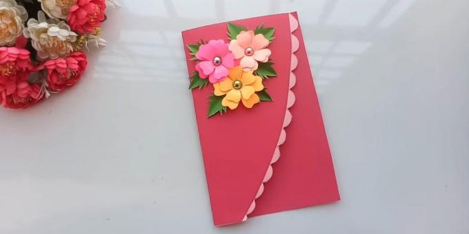 kartpostal çiçek ve yaprakların üstüne Tutkal