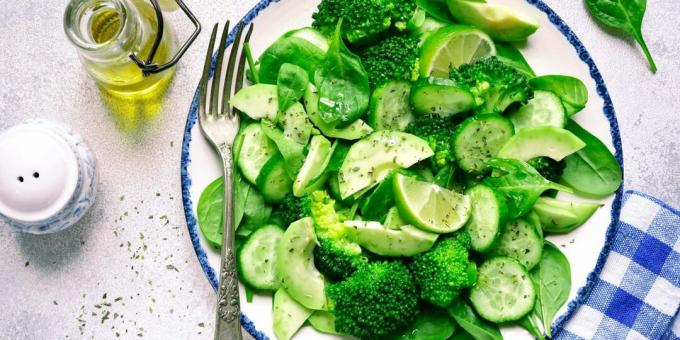 Salatalık ve brokoli salatası