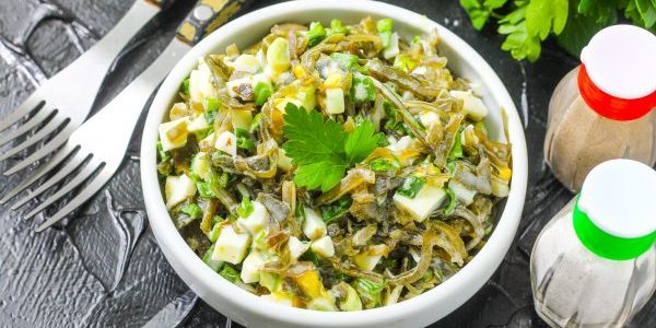 mantar ve zeytin ile Yabani lahana salatası