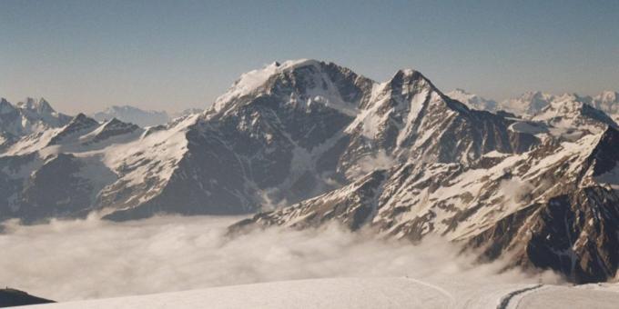 Elbrus bölgesinde Elbrus dinlenin