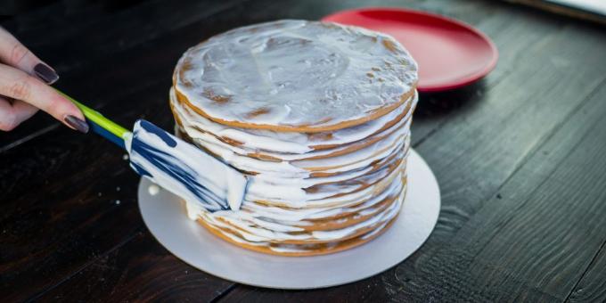 Reçete kek "bal kek": pasta tarafta krem ​​uygulamak