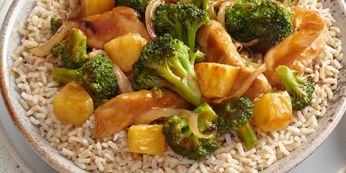 Hızlı ve lezzetli yemek: Tavuk ananas, karnabahar ve brokoli pah