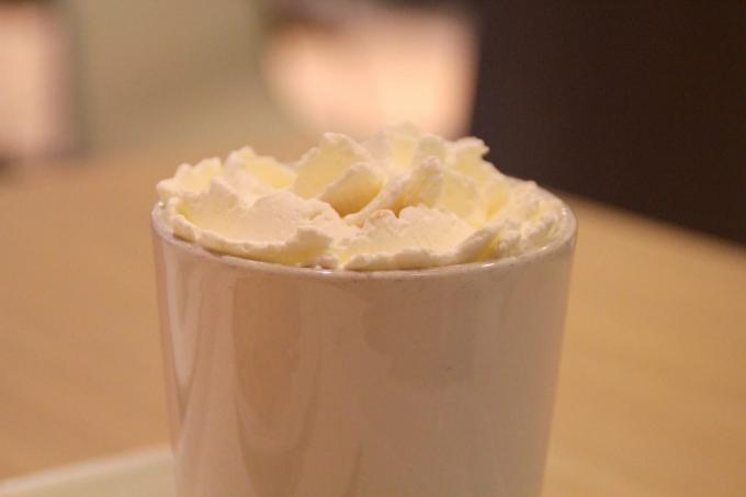 Sıcak içecekler: kabak beyaz sıcak çikolata