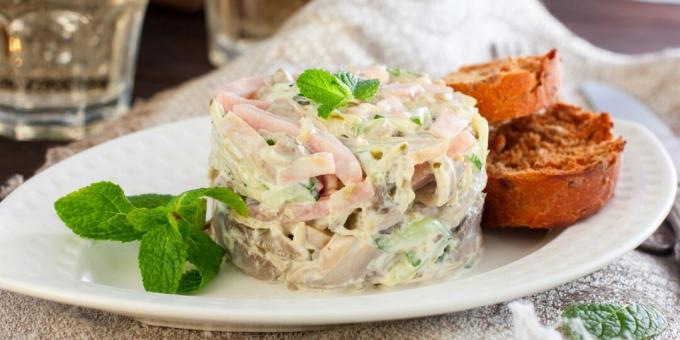 Jambon, salatalık ve mantar turşusu salatası
