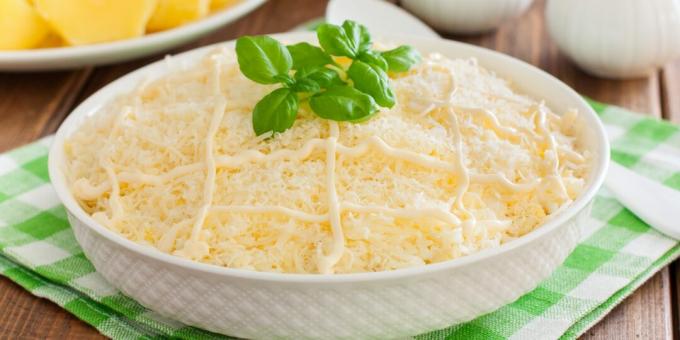 Konserve balık, mantar ve peynirli salata: basit bir tarif